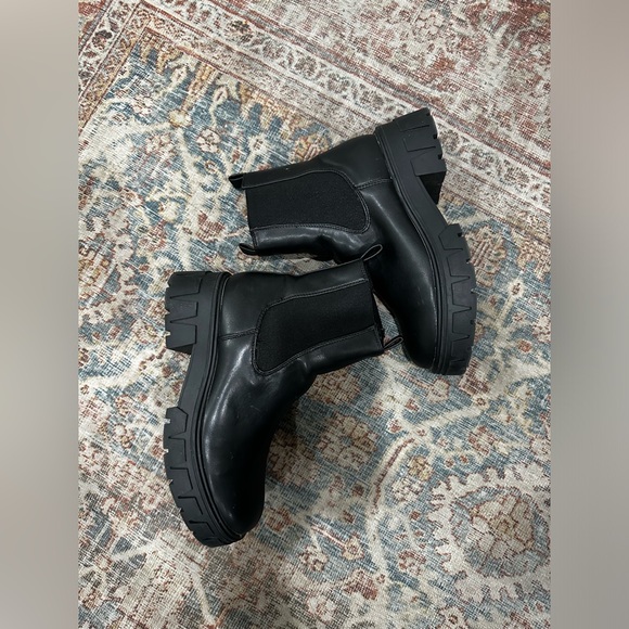 Forever 21 black boots - Picture 1 of 5